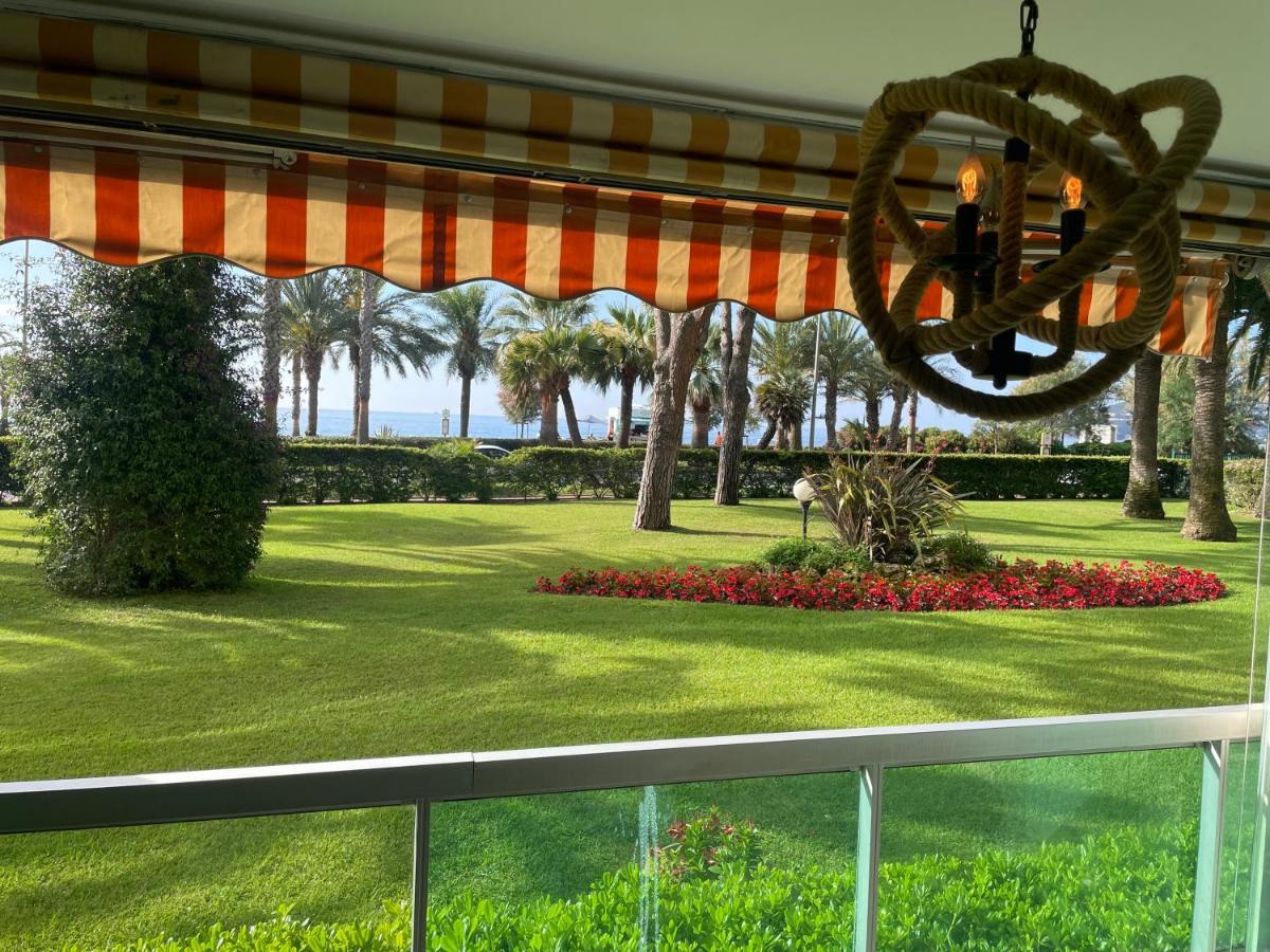 4-Star Beachfront Appartment- Sea View คานส์ ภายนอก รูปภาพ